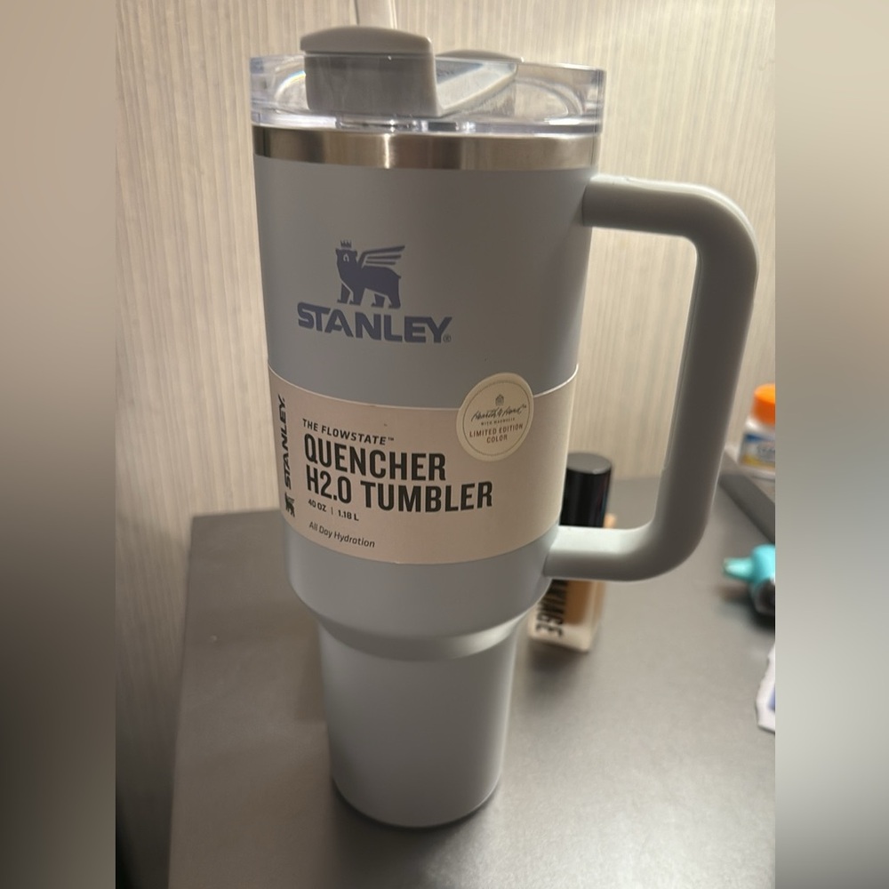 Stanley Limited Edition grey/lavender Quencher Tumbler, New in the box